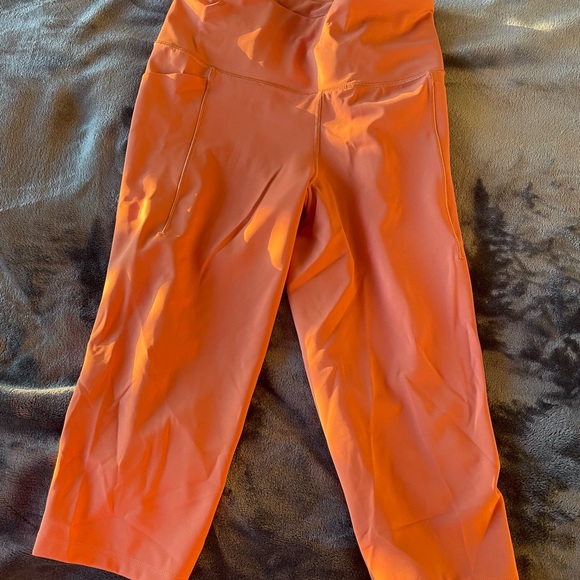 CALIA Cropped Leggings - Picture 3 of 3